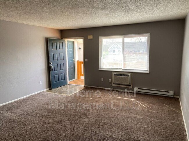 Building Photo - 561 N Somerset Terrace