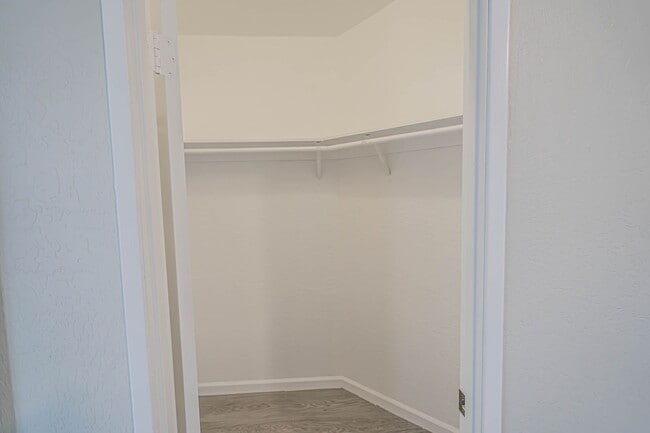 Building Photo - Charming 3-Bedroom Home with Remodeled Kitchen in Castaic!