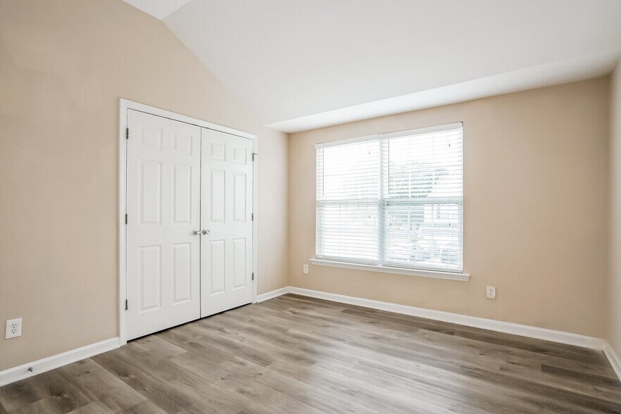 Building Photo - 820 Willow Bay Dr