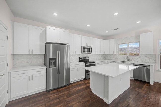 Building Photo - 803 4th St