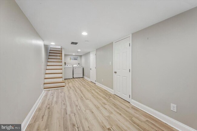 Building Photo - 137 Vassar St