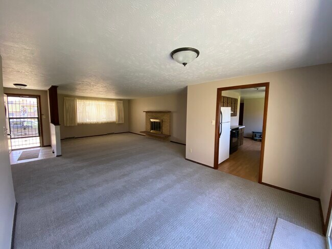 Building Photo - 2401 Dotsero Ave