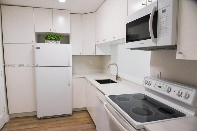 Building Photo - 9611 SW 77th Ave