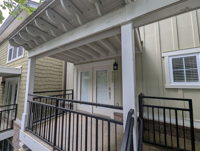 Building Photo - 490 S Barnett Shoals Rd