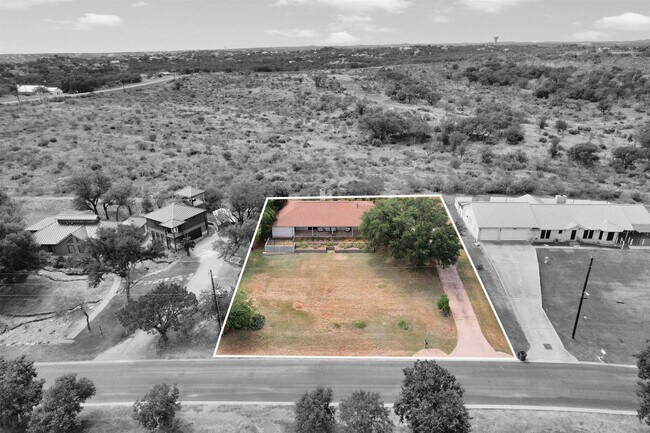 Building Photo - 113 W Bluebonnet Rd
