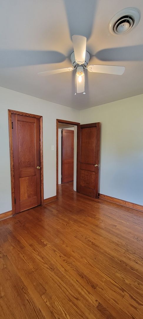 Building Photo - Brick ranch in Southside with large privat...