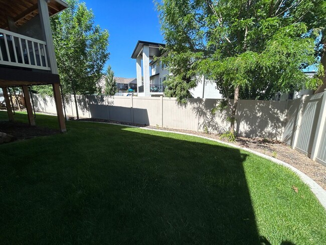 Building Photo - 221 780 E