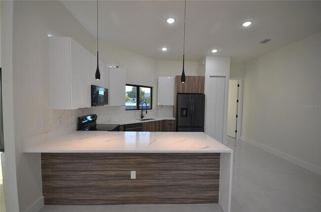 Building Photo - 2416 Diplomat Pkwy W