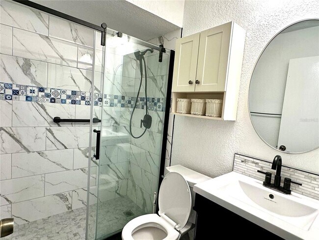 Building Photo - 4395 Hansard Ave