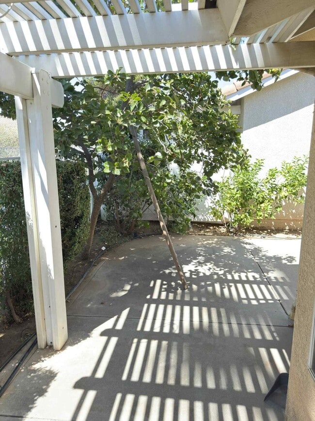 Building Photo - 2890 Summer Set Cir