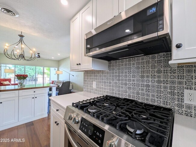 Building Photo - 6125 E Indian School Rd