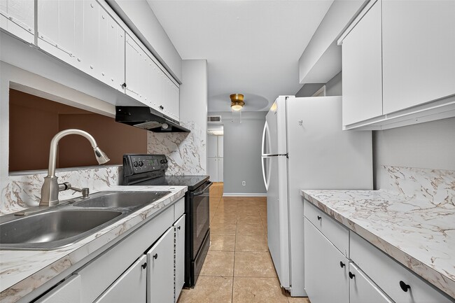 Building Photo - 7703 Moonmist Dr