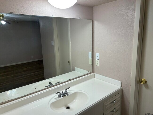 Building Photo - 4615 Edinburgh Dr