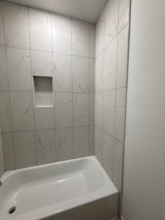 Building Photo - Fully Renovated Spacious 3BR in South Memphis – Section 8 Welcome