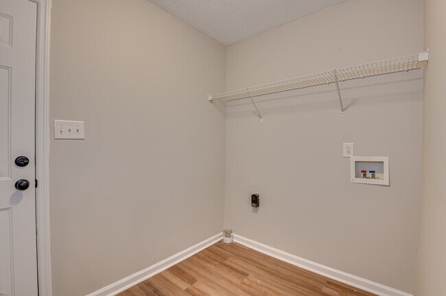 Building Photo - 7640 Pleasantville Way