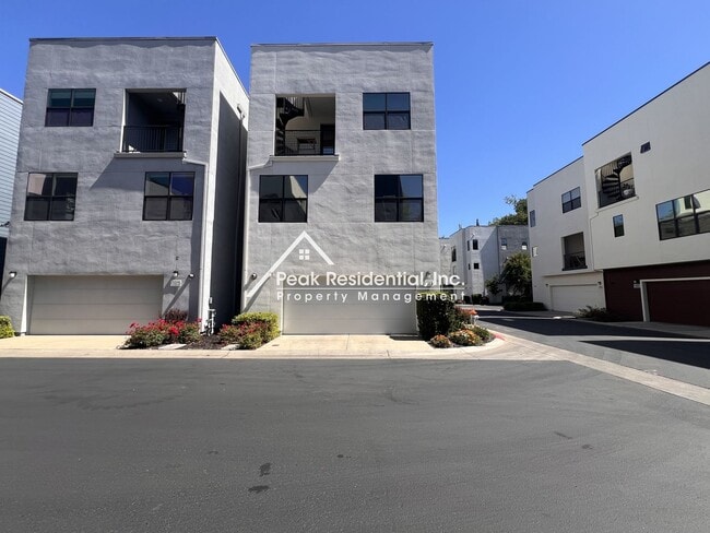 Building Photo - Elevated Luxury Living in This Updated 3BD/3.5BA Downtown Home with Private Rooftop