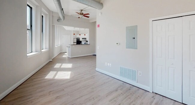 Building Photo - 330 N Charles St