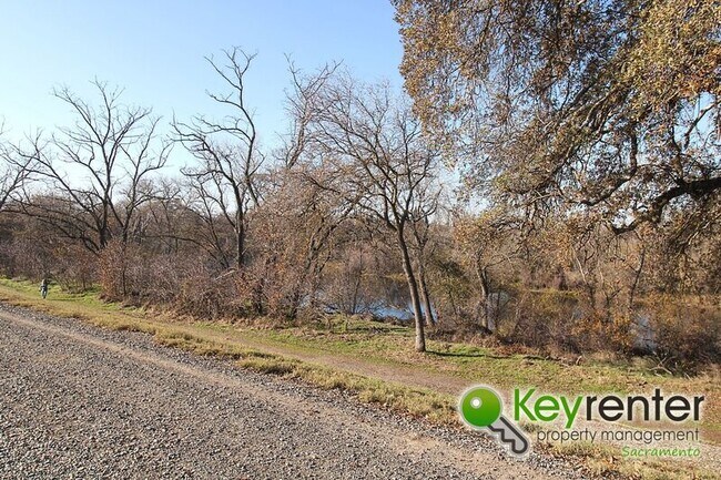 Building Photo - 2308 Rogue River Dr