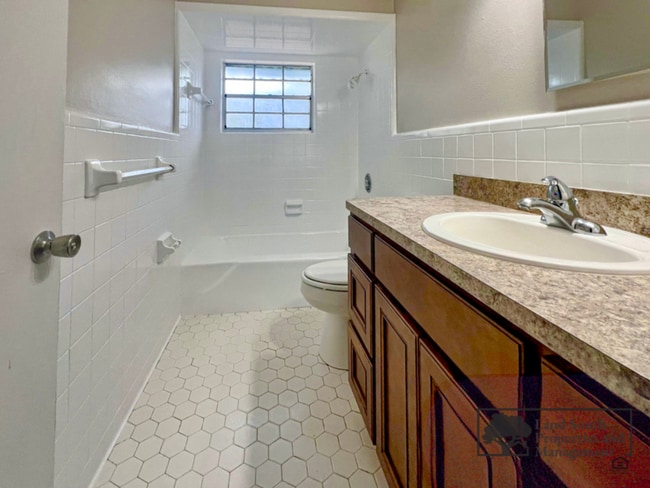 Building Photo - 2628 S Palmeden Dr