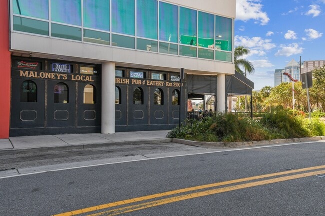 Building Photo - 1120 E Kennedy Blvd