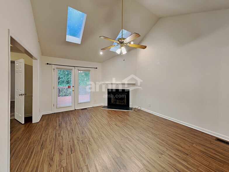 Building Photo - 412 Redpath Dr