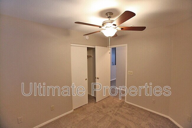 Building Photo - 7135 W Via De Luna Dr