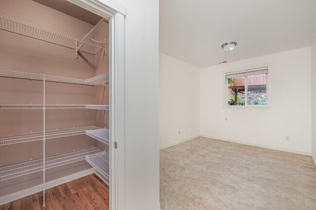 Building Photo - Beautiful Craftsman home available for ren...
