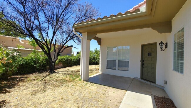 Building Photo - Beautiful 4 Bedroom 2.5 Bathroom House Located In The NE!
