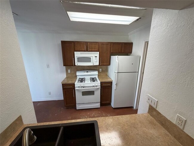 Building Photo - 16105 Fitchburg Cir