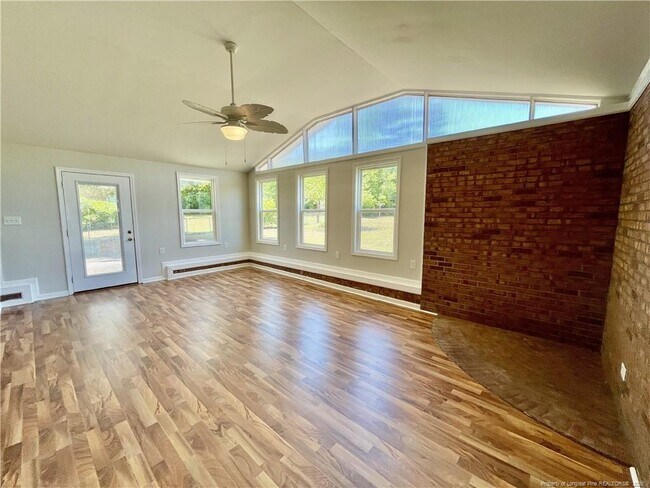 Building Photo - 621 Welsh Pl