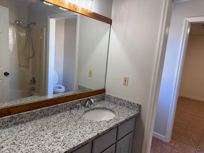 Building Photo - 408 Sunshine Way