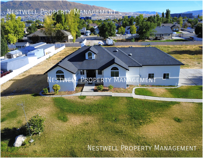 Building Photo - 353 Redberry Rd