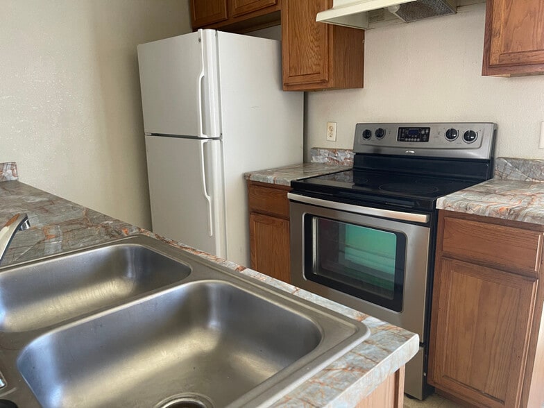 Building Photo - 5806 Redstone Dr