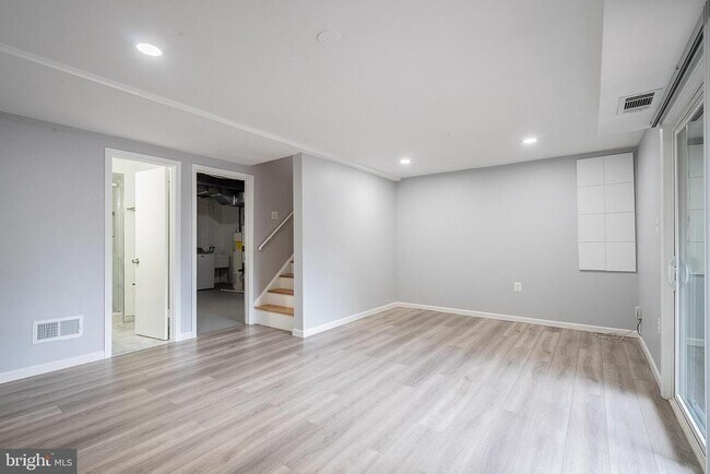 Building Photo - 5844 Banning Pl