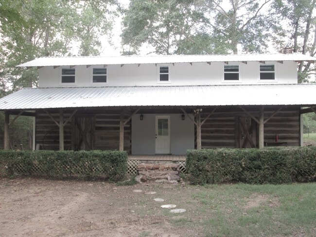Building Photo - Log cabin