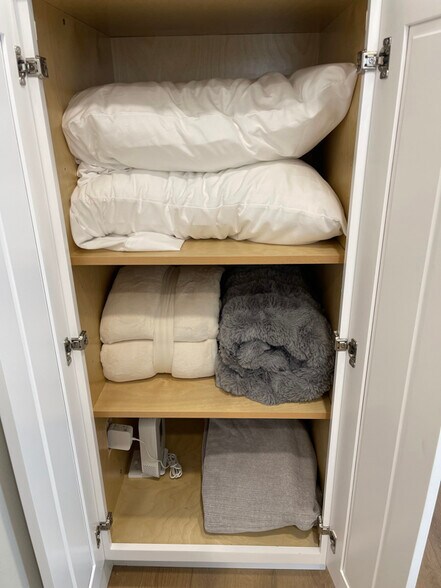 Building Photo - 8140 9th Ave SW