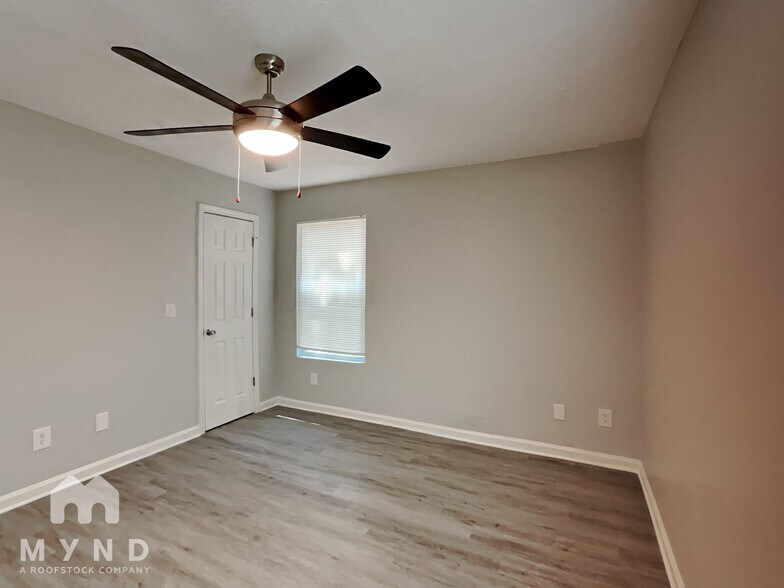 Building Photo - 136 Crystal Brook