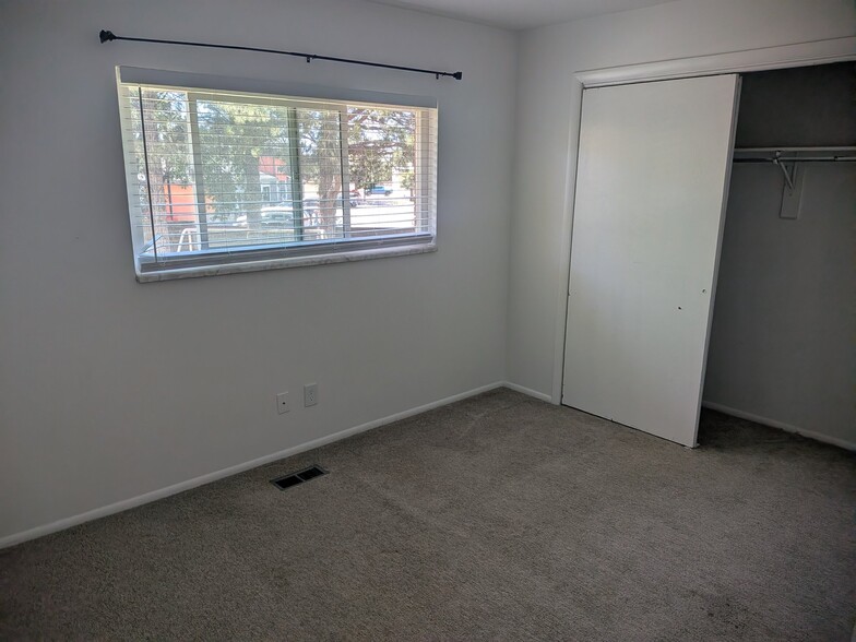 Building Photo - 1445 N Amiron Way