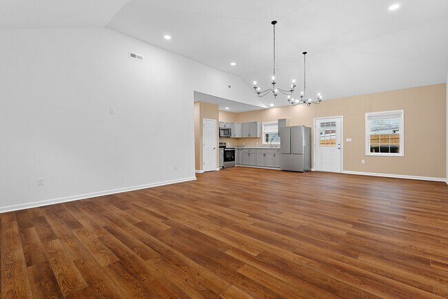 Building Photo - $500 OFF Special - 4Bd/ 2Bath Ranch Style home mins from Downtown Burlington