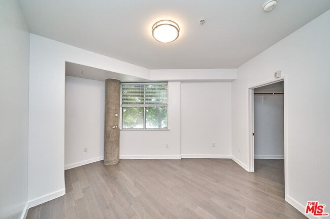 Building Photo - 629 Traction Ave