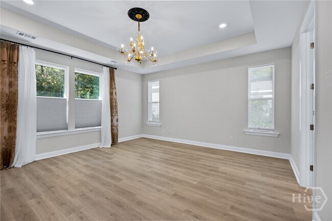 Building Photo - 241 Ridgewood Park Dr S