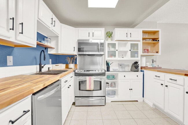 Building Photo - 1016 Cambridge A