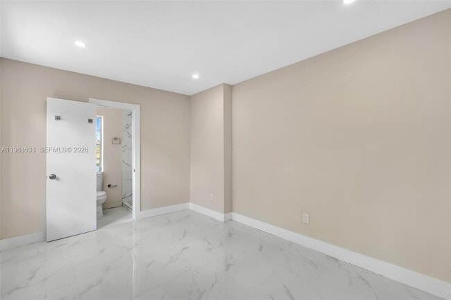 Building Photo - 1600 SW 9th St