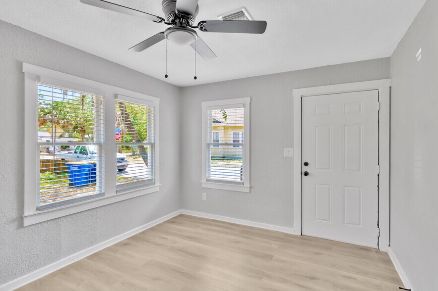 Living Room - 1485 Hamlet Ave
