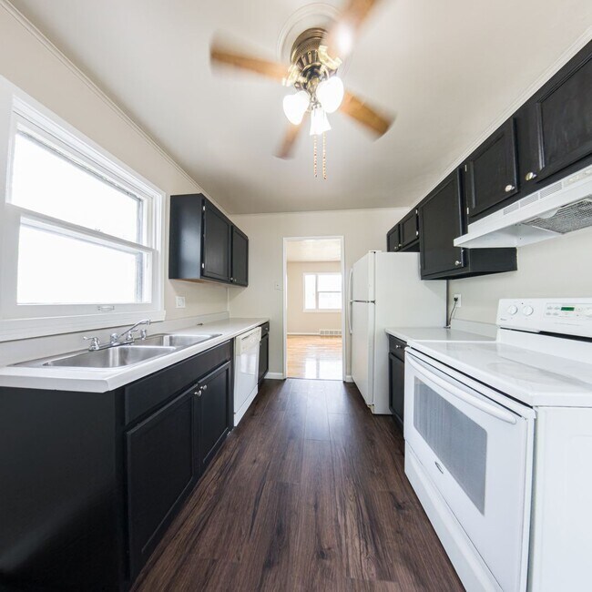 Building Photo - Updated 2-Bedroom, 1-Bath with Large Backyard