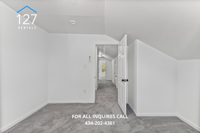 Building Photo - Updated 3BR Apartment with Modern Kitchen ...