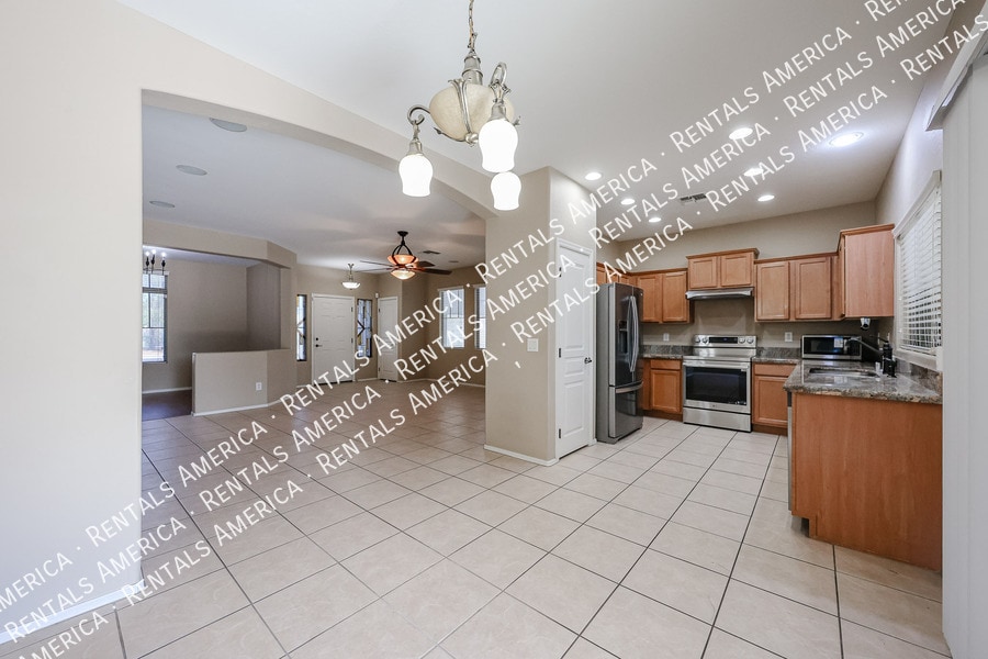 Building Photo - 7414 N 88th Ln