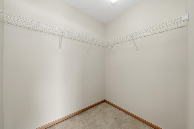 Building Photo - 417 Silverstone Dr