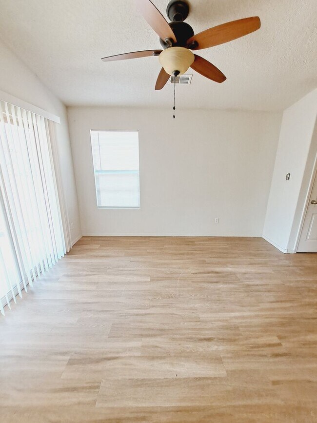 Building Photo - Cute 3 bed 2 bath home