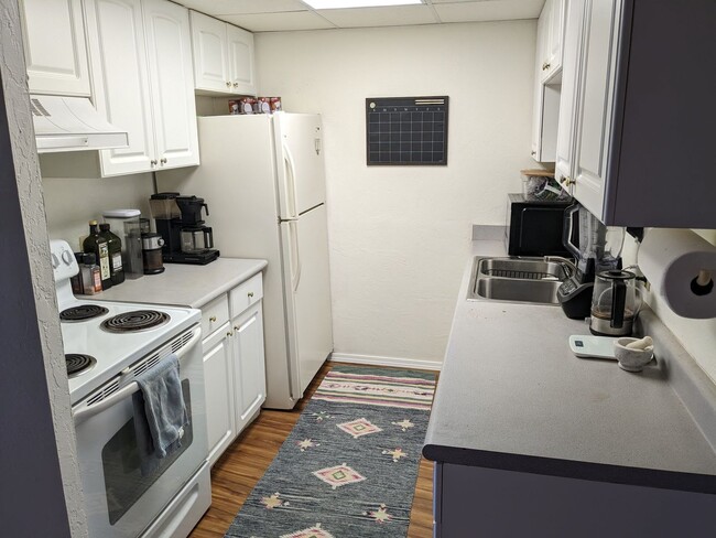 Building Photo - Maili Cove - One Bedroom